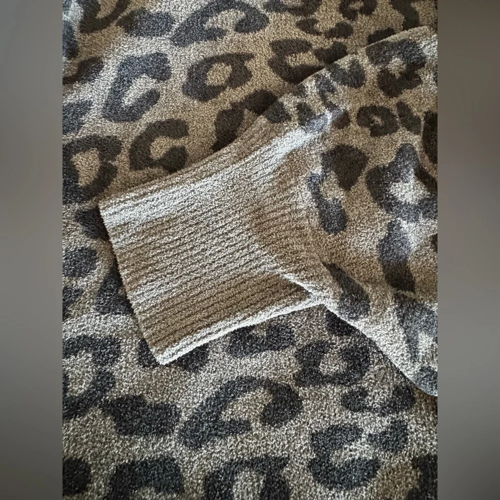 New Barefoot Dreams Cozy Chic Ultra Lite Gray Leopard Print Blanket Wrap L-XL - Picture 9 of 9
